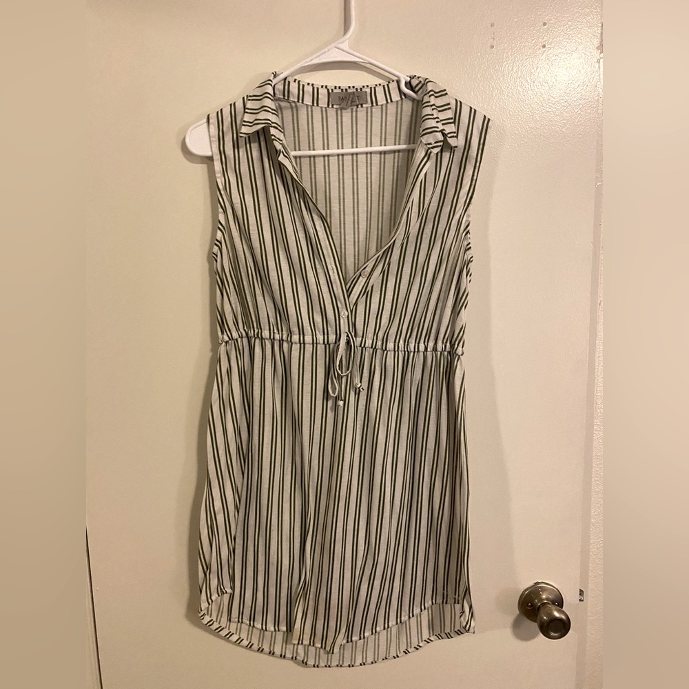 Striped dress with collar, buttons and tie at waist